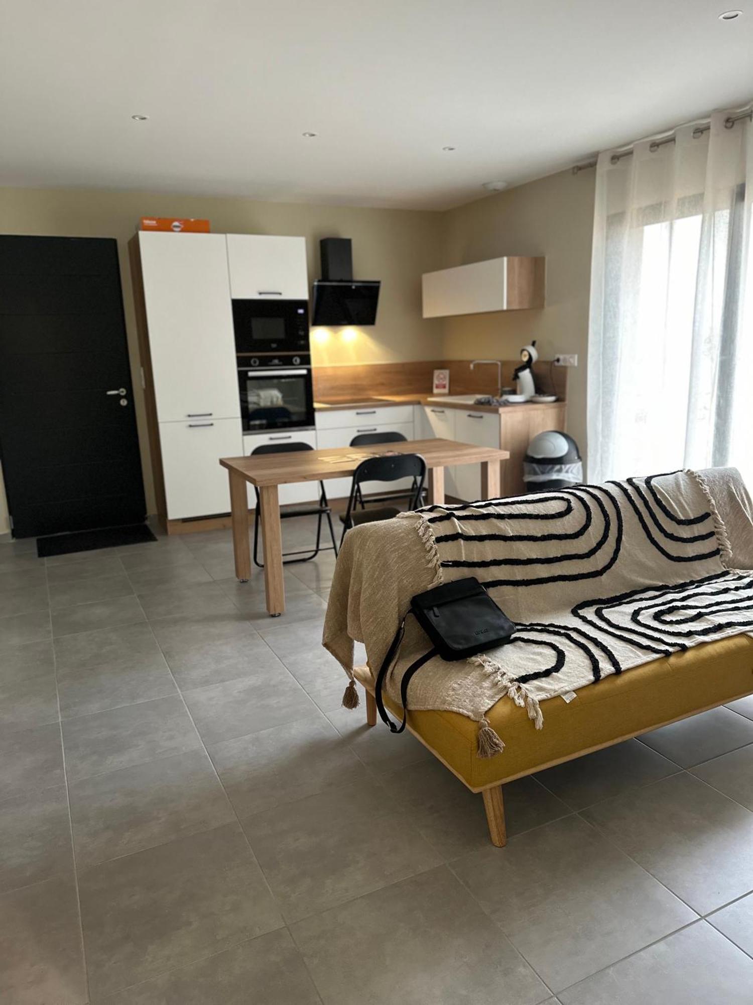 Maison T3 Dans Un Village Calme Saint-Mitre-les-Remparts Exterior photo